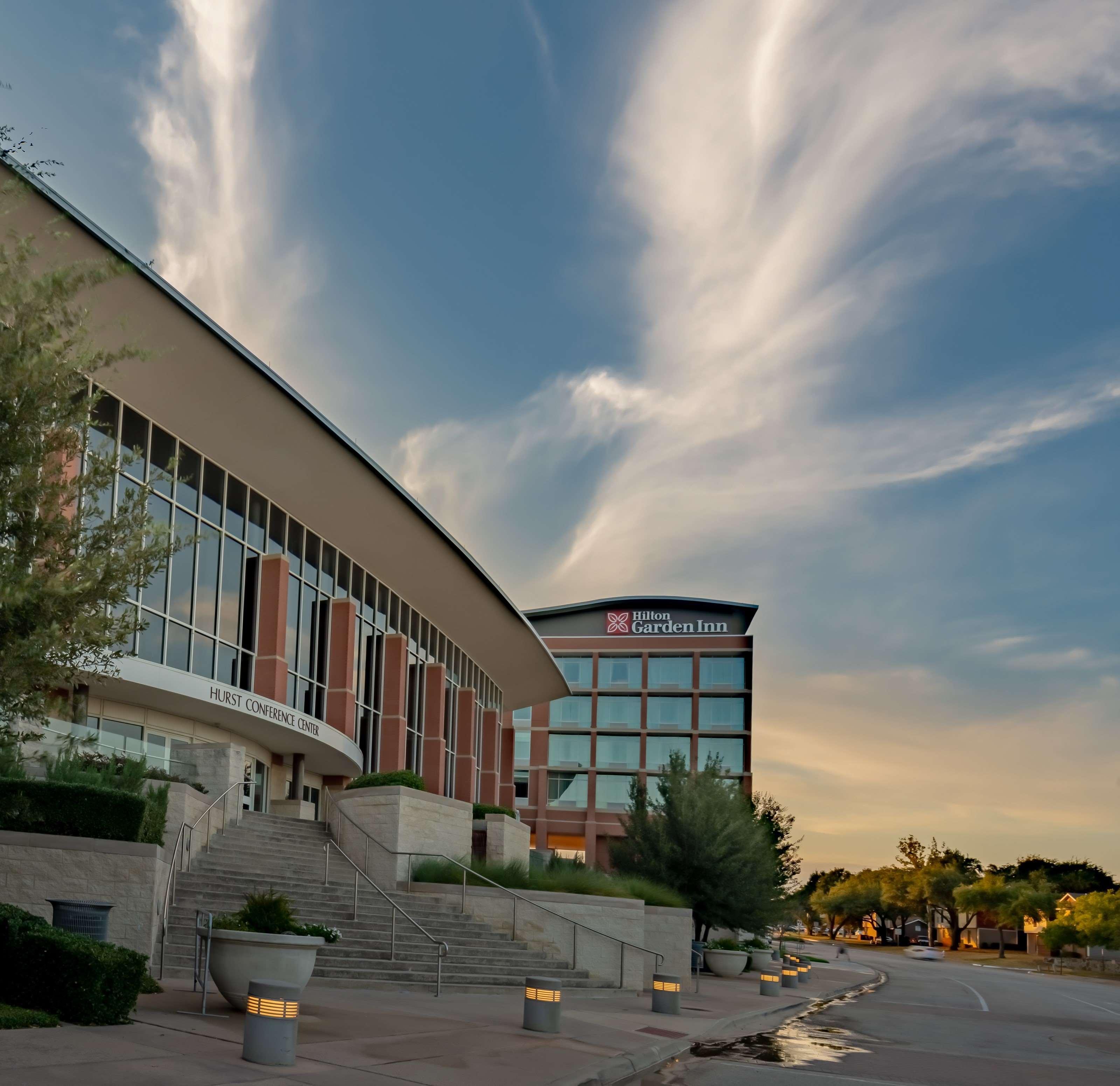 Hilton Garden Inn Dallas At Hurst Conference Center Екстериор снимка